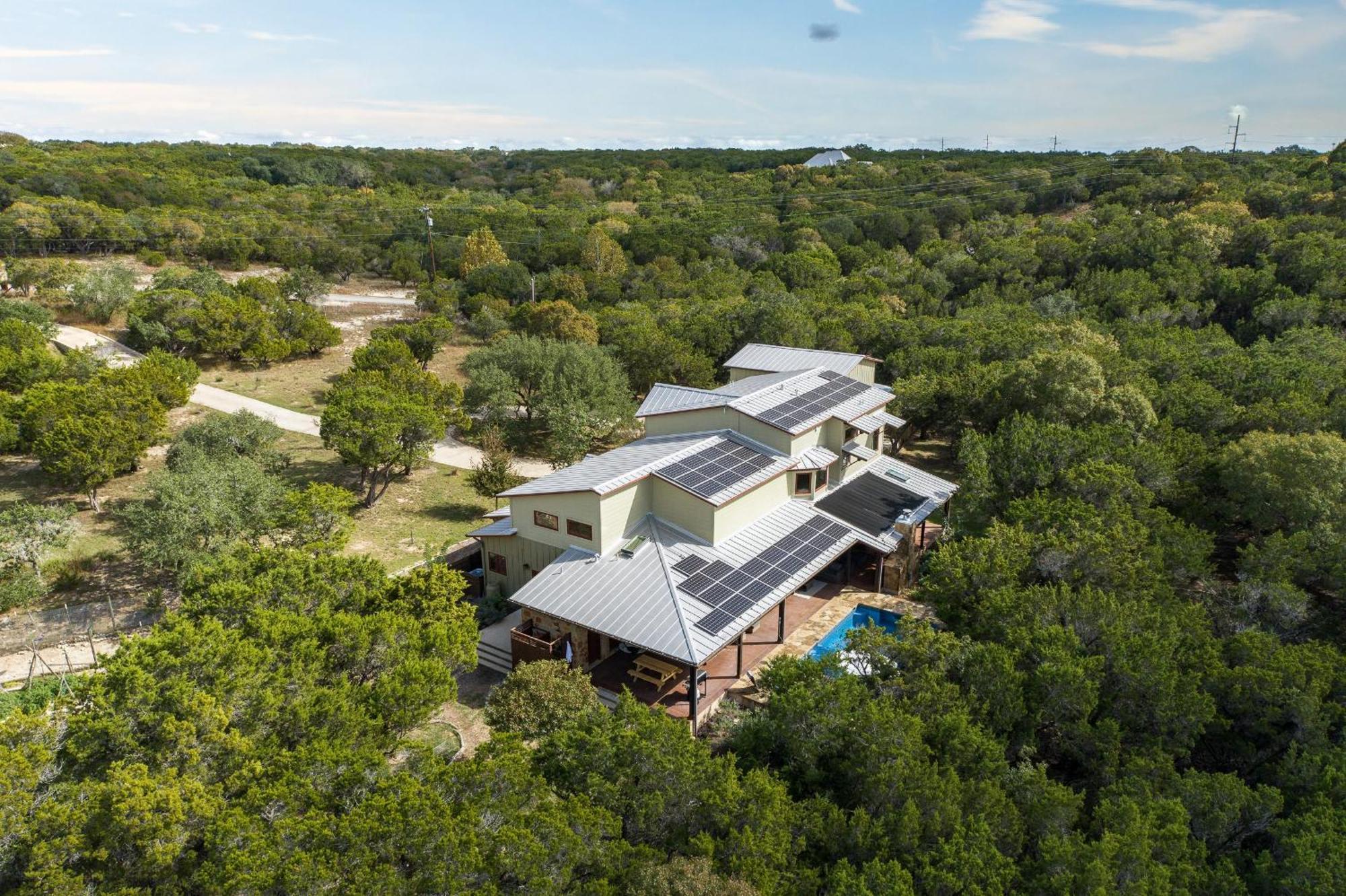 Luxury Urban Farmhouse With A Pool Villa Driftwood Exterior photo